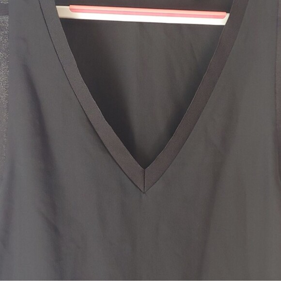 Trouve Sleeveless Silk V-Neck Top Sz XS - Picture 3 of 8